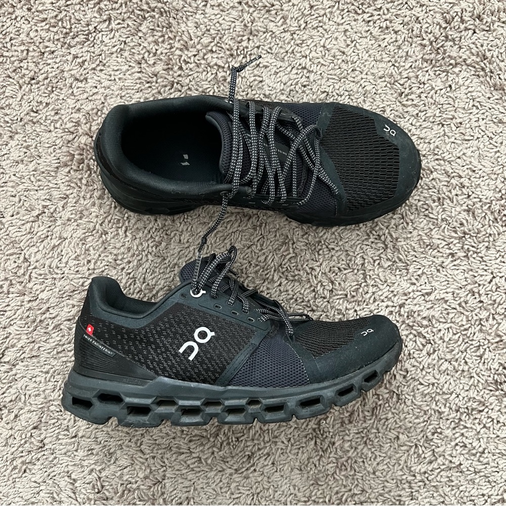 On Running OnCloud Women’s Black Tennis Shoes